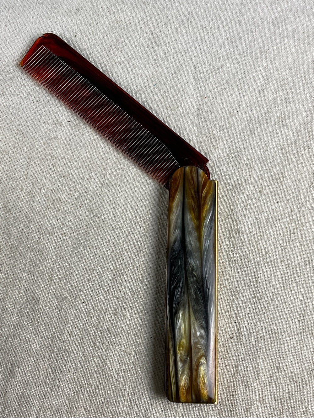 Foldable Pocket Comb with Tortoiseshell-Style Handle — Brown/Amber